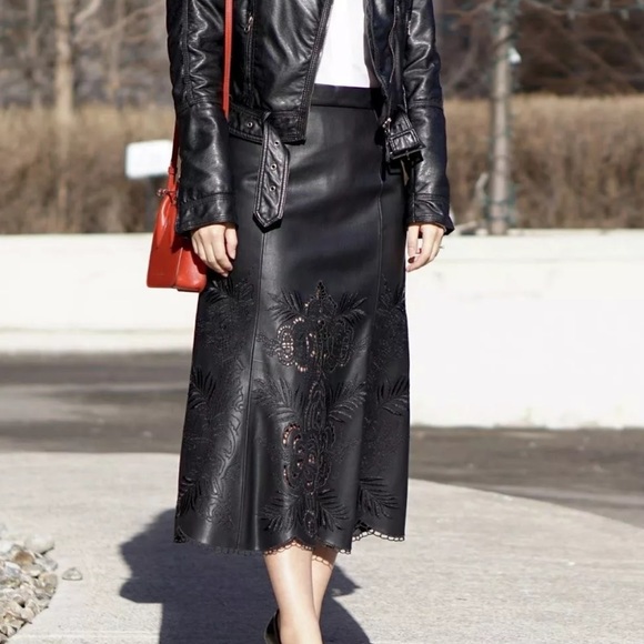 SOLD OUT NWT ZARA FAUX LEATHER SKIRT - Picture 5 of 10